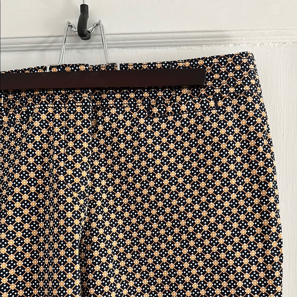 Patterned Cropped Pants With Geometric Design - image 2